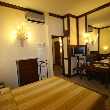 Hotel Italia City Center Mantova Bagian luar foto
