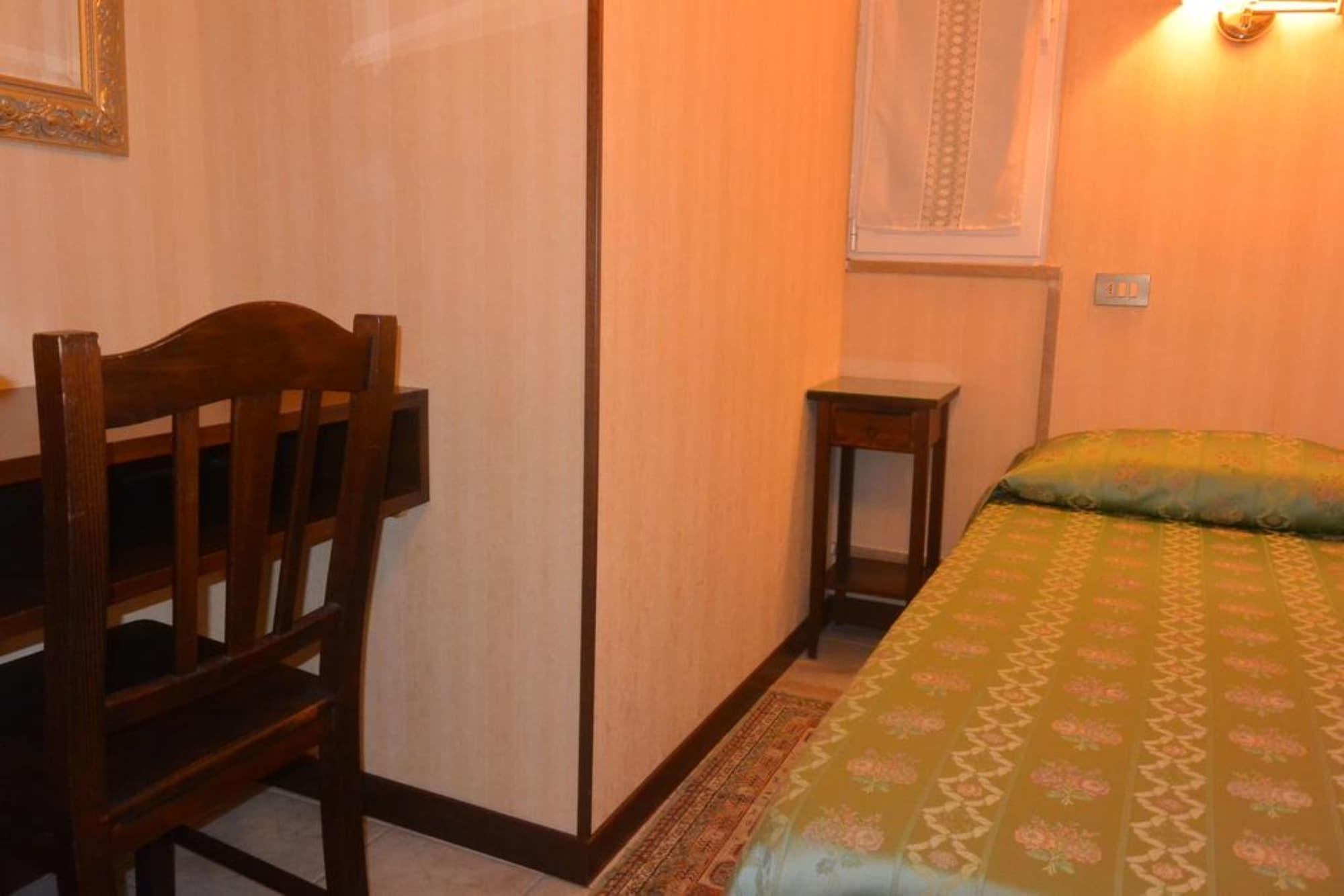 Hotel Italia City Center Mantova Bagian luar foto