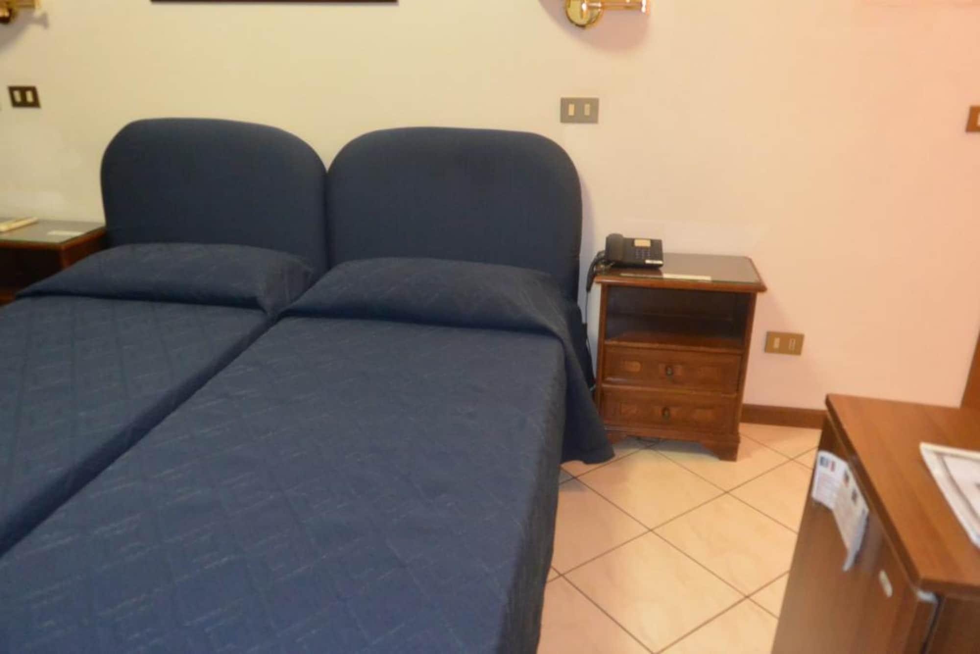 Hotel Italia City Center Mantova Bagian luar foto