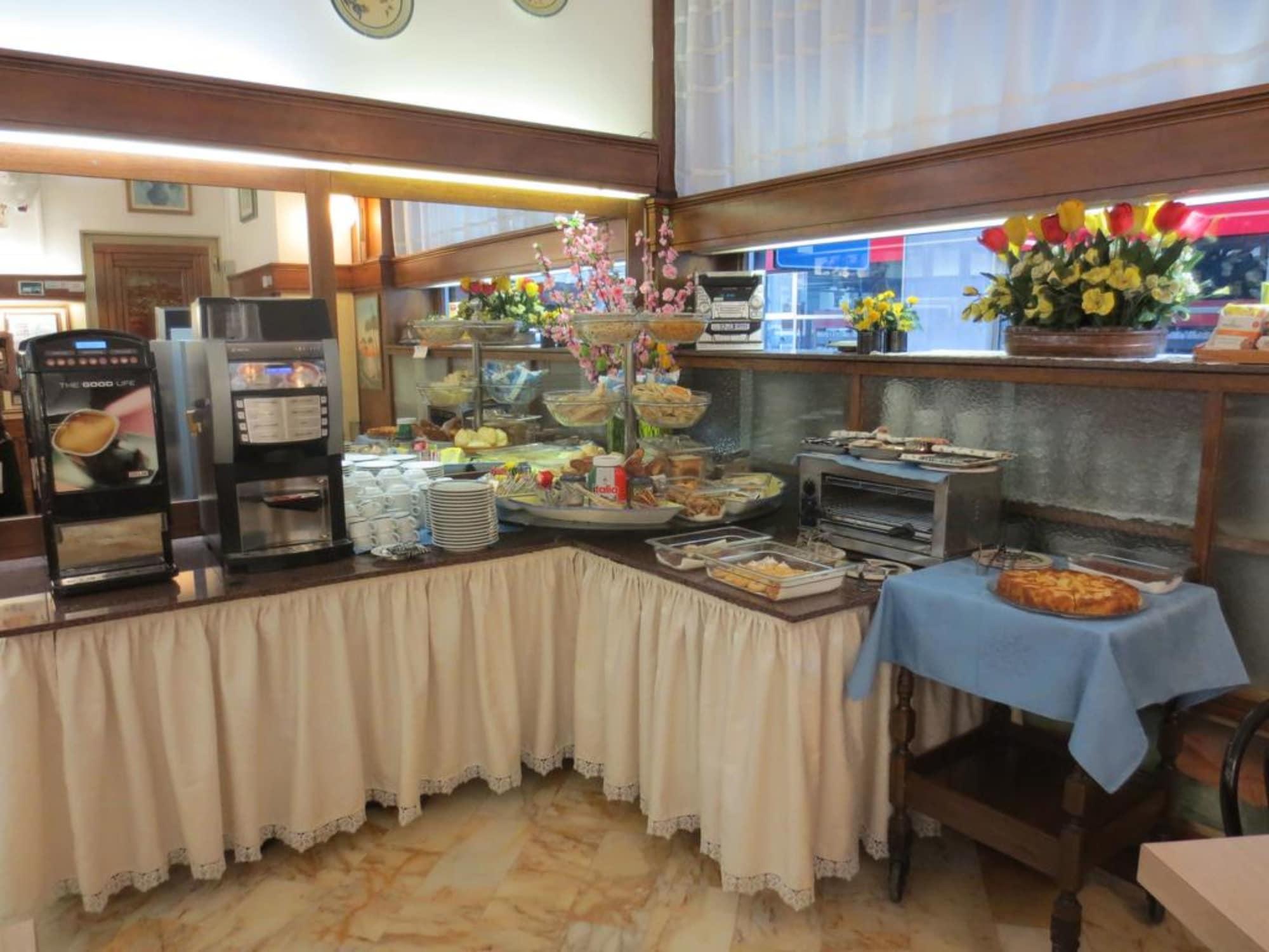 Hotel Italia City Center Mantova Bagian luar foto