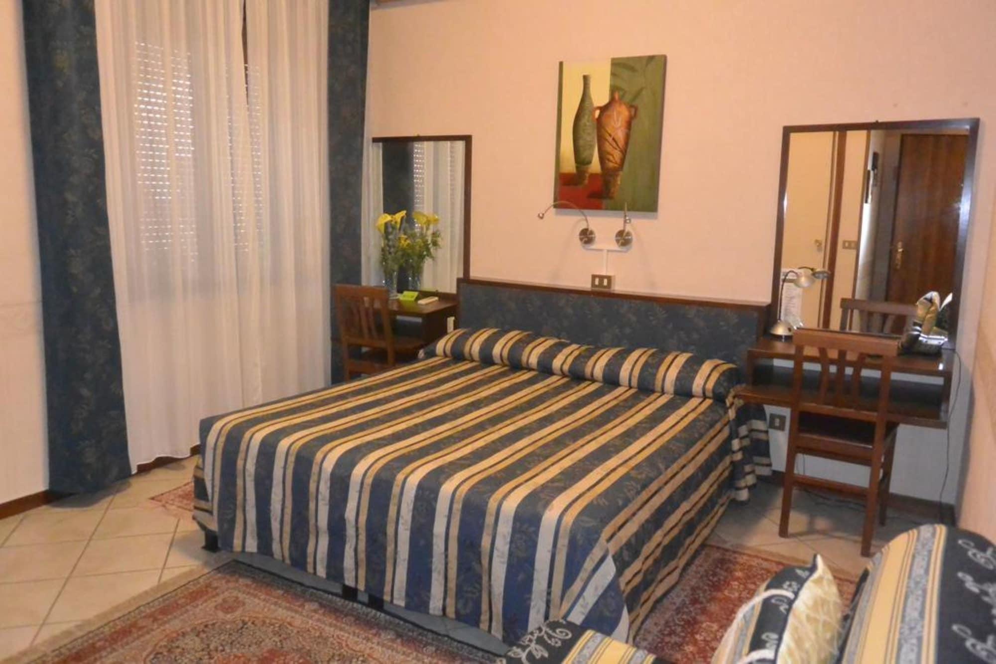 Hotel Italia City Center Mantova Bagian luar foto