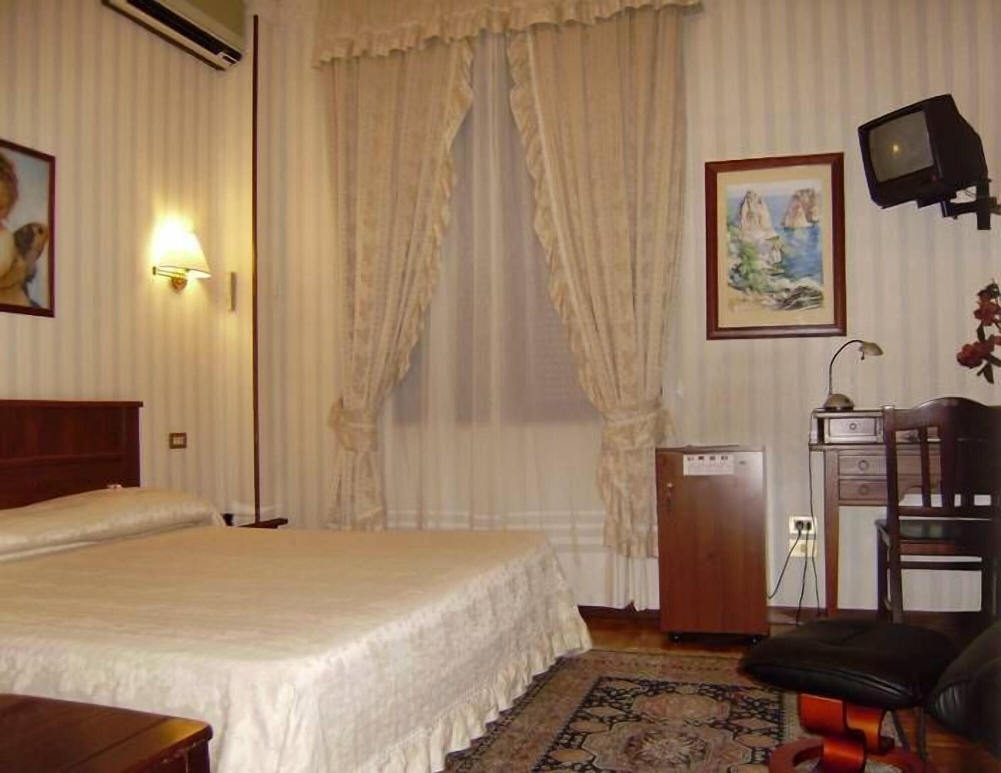 Hotel Italia City Center Mantova Bagian luar foto
