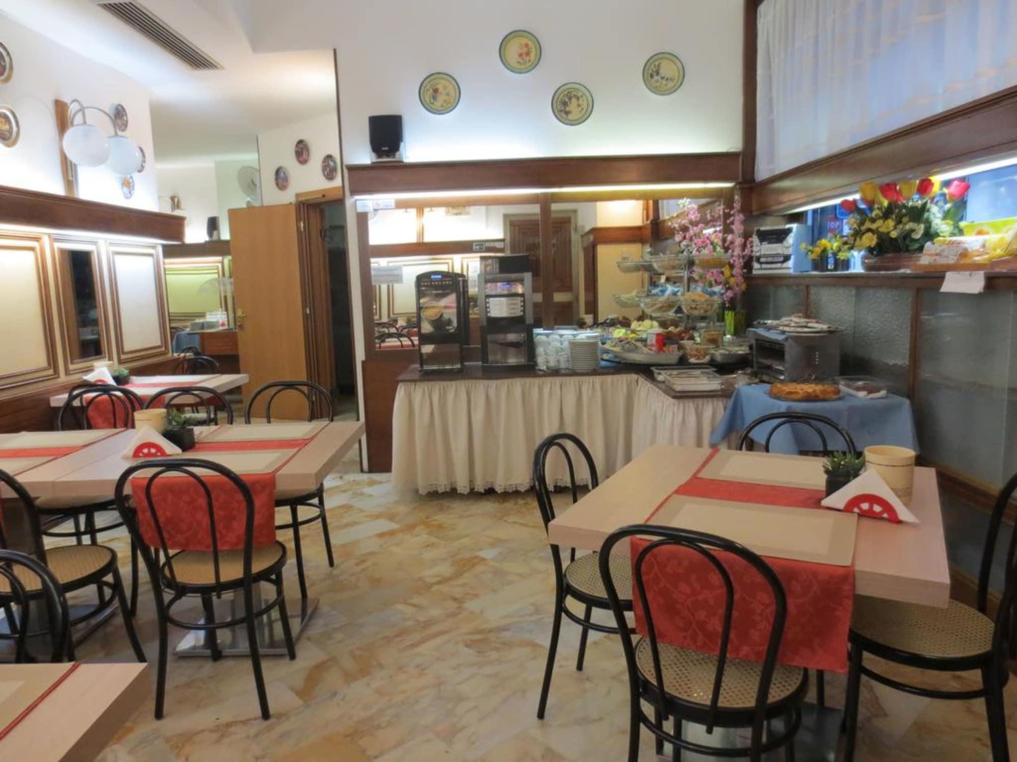 Hotel Italia City Center Mantova Bagian luar foto