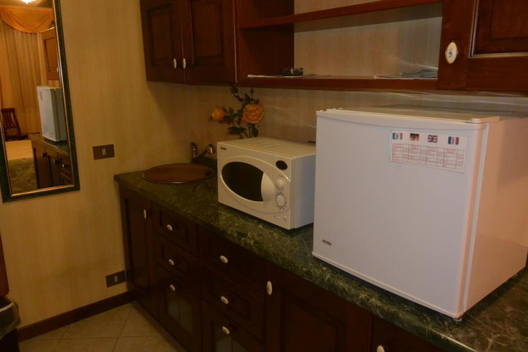 Hotel Italia City Center Mantova Bagian luar foto