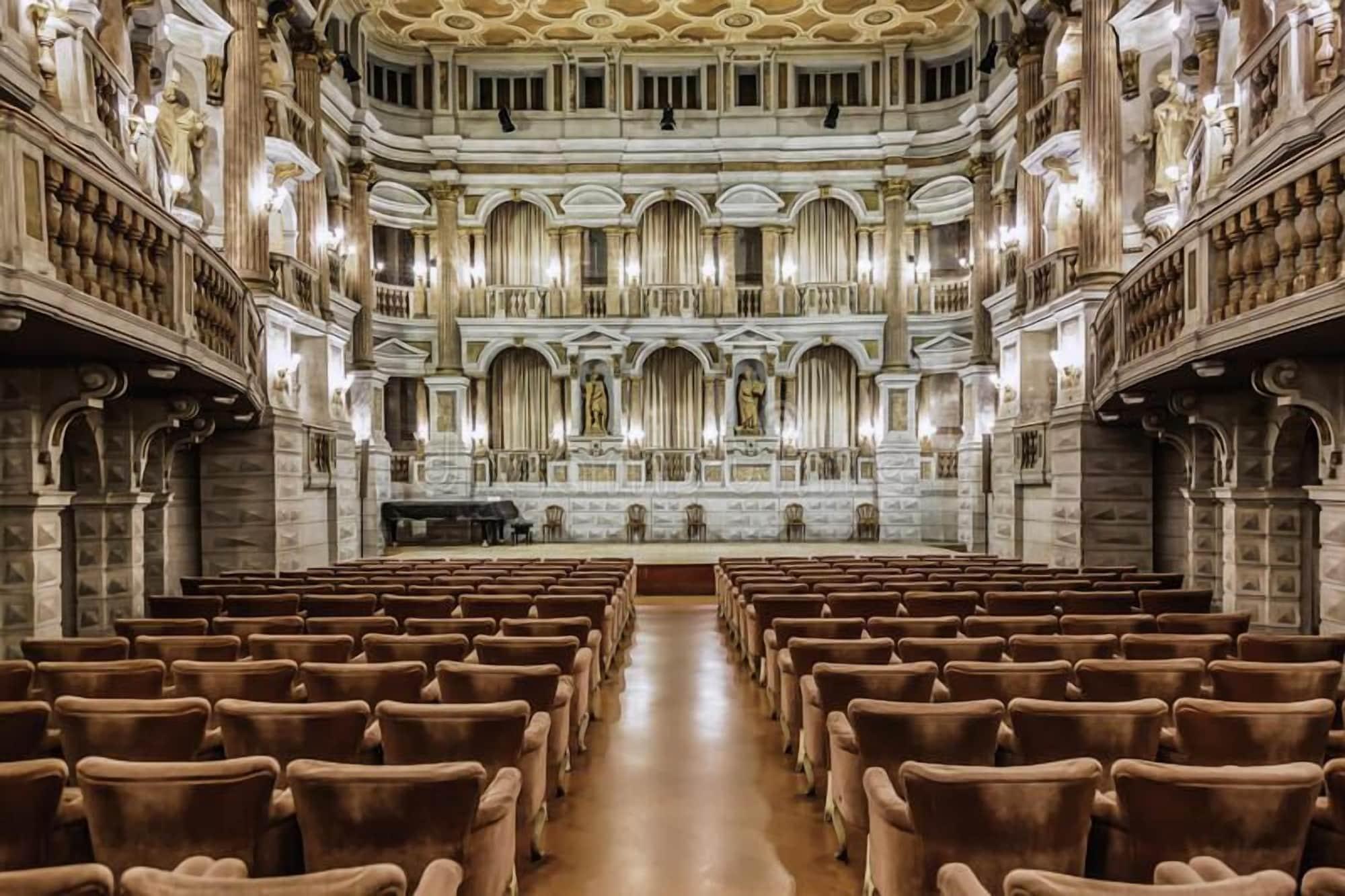 Hotel Italia City Center Mantova Bagian luar foto
