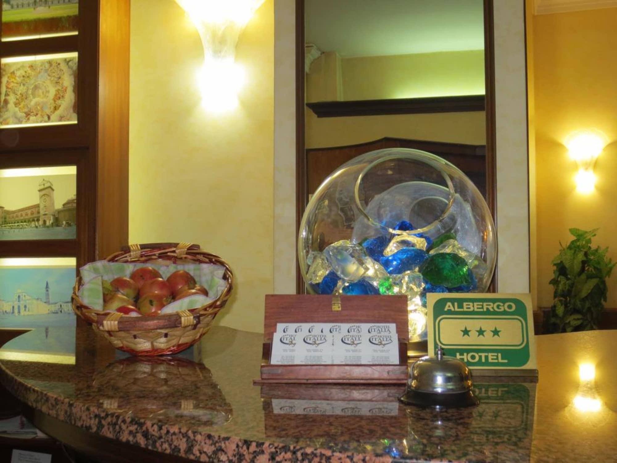 Hotel Italia City Center Mantova Bagian luar foto
